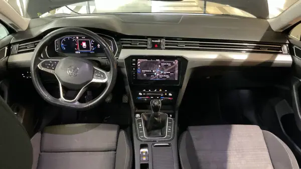 Volkswagen Passat Variant 2020 - 18999 EUR, 132121 km - AUTO.MOTO.pt - 132121km - foto 5 de 13