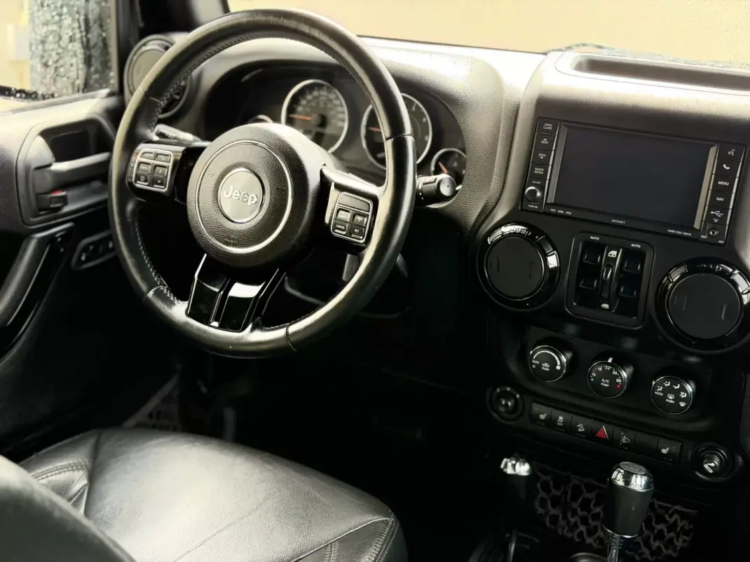 Jeep Wrangler Unlimited 2016 - 48000 EUR, 158000 km - 158000km - foto 12 de 14