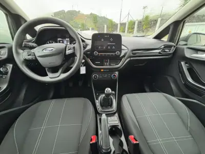 Ford Fiesta 2018 - 13490 EUR, 140000 km - AUTO.MOTO.pt - 140000km - foto 7 de 10