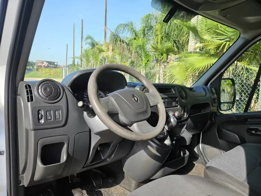 Renault Master 2019 - 13250 EUR, 320000 km - 320000km - foto 8 de 10