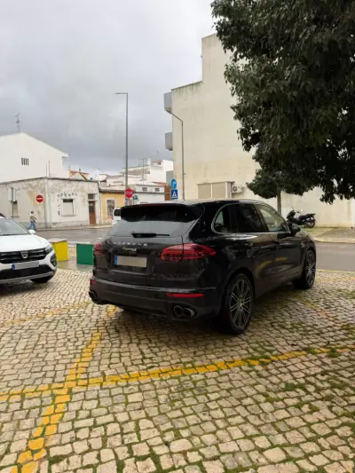 Porsche Cayenne 2011 - 42000 EUR, 162000 km - AUTO.MOTO.pt - 162000km - foto 6 de 18