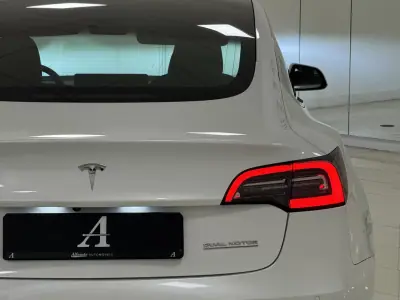 Tesla Model 3 2019 - 24890 EUR, 118800 km - AUTO.MOTO.pt - 118800km - foto 9 de 29