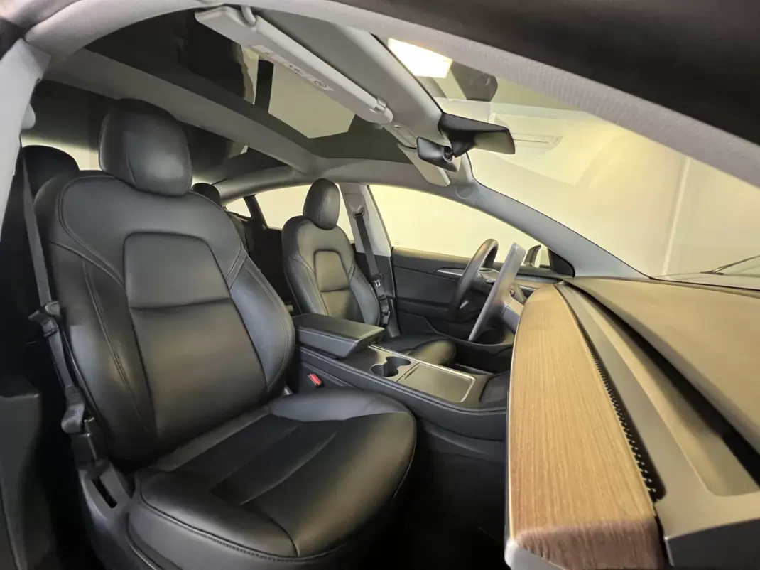 Tesla Model 3 2021 - 31990 EUR, 85000 km - AUTO.MOTO.pt - 85000km - foto 8 de 45