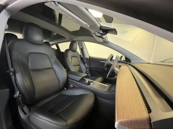 Tesla Model 3 2021 - 31990 EUR, 85000 km - AUTO.MOTO.pt - 85000km - foto 8 de 45