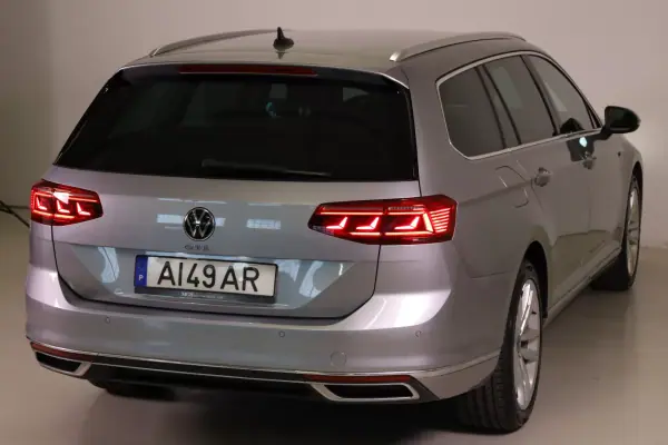Volkswagen Passat Variant 2021 - 25990 EUR, 70682 km - AUTO.MOTO.pt - 70682km - foto 21 de 53