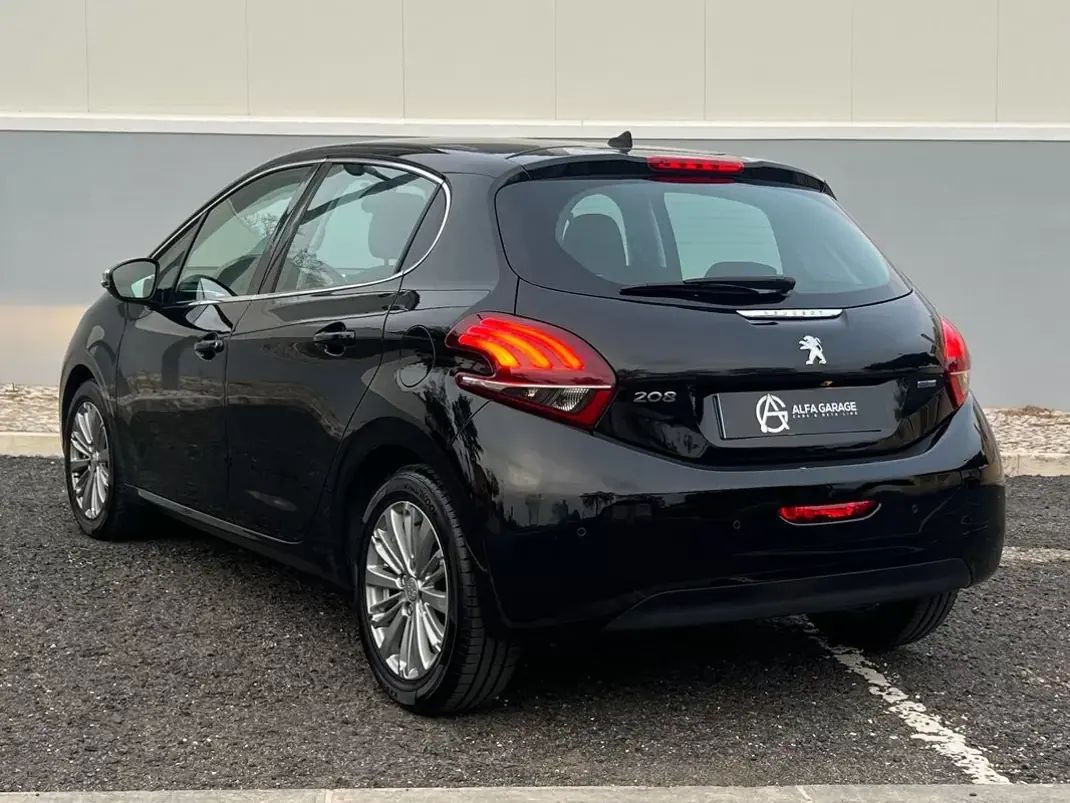 Peugeot 208 2016 - 8790 EUR, 100000 km - AUTO.MOTO.pt - 100000km - foto 4 de 18