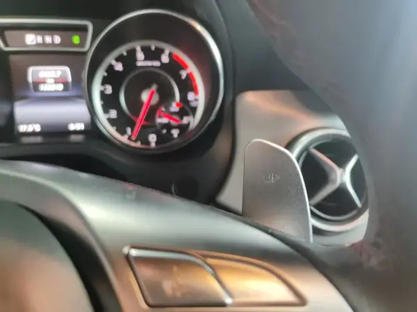 Mercedes-Benz CLA 45 AMG 2014 - 32990 EUR, 130000 km - AUTO.MOTO.pt - 130000km - foto 29 de 40