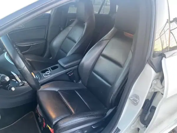 Mercedes-Benz CLA 200 2017 - 22990 EUR, 145650 km - AUTO.MOTO.pt - 145650km - foto 10 de 20