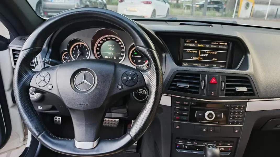 Mercedes-Benz E 250 2010 - 18850 EUR, 170781 km - AUTO.MOTO.pt - 170781km - foto 12 de 17