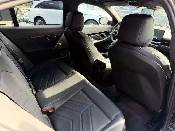 BMW 530e 2024 - 52900 EUR, 500 km - AUTO.MOTO.pt - 500km - foto 6 de 15