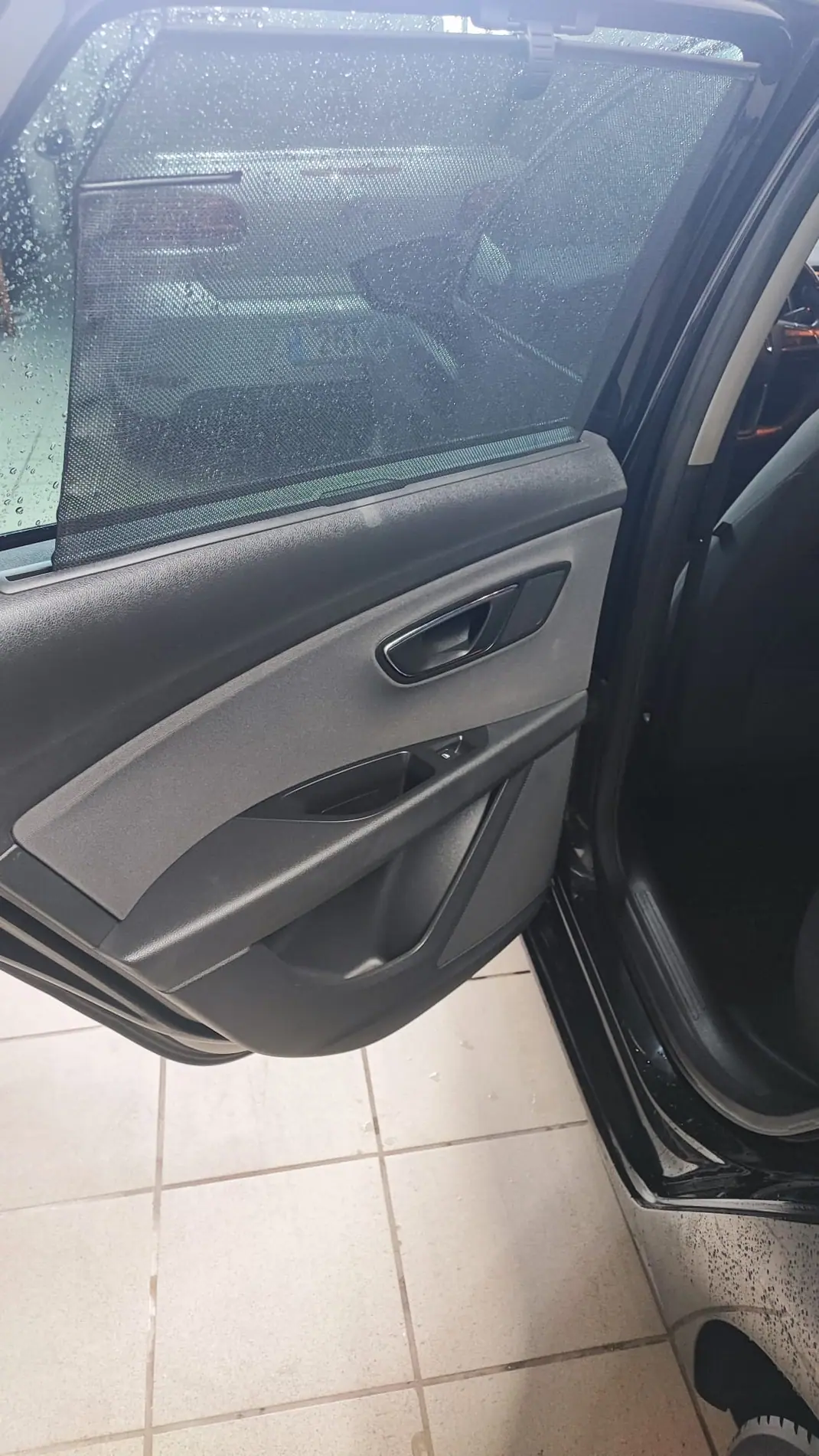 SEAT Leon ST 2014 - 11000 EUR, 199000 km - AUTO.MOTO.pt - 199000km - foto 11 de 12