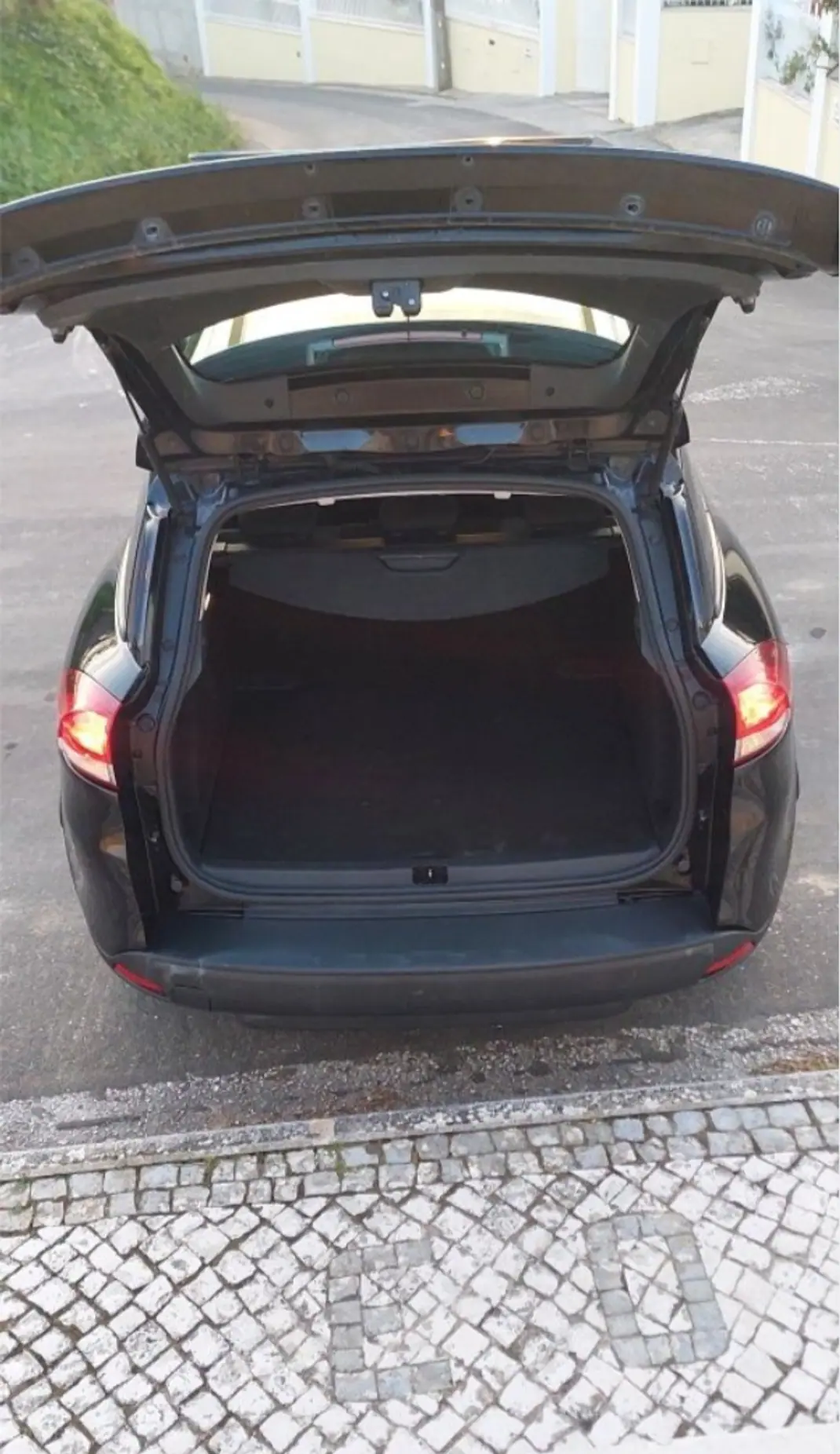 Renault Clio 2015 - 5250 EUR, 244901 km - AUTO.MOTO.pt - 244901km - foto 7 de 11