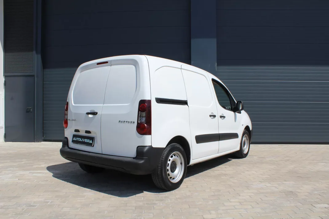 Peugeot Partner 1.6 Blue-HDi Confort L1 2018 - 10000 EUR, 235830 km - AUTO.MOTO.pt - 235830km - foto 6 de 17