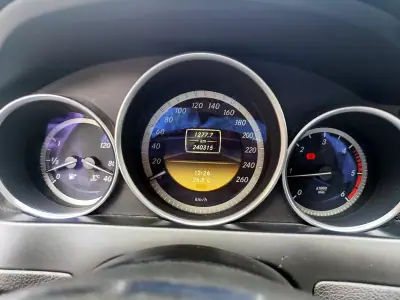Mercedes-Benz C 220 2011 - 9980 EUR, 240000 km - 240000km - foto 10 de 23