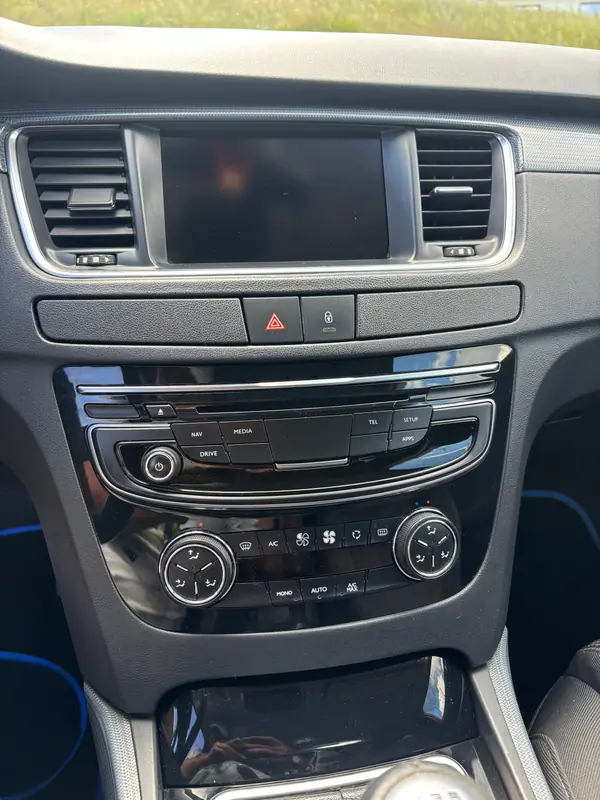 Peugeot 508 SW 2017 - 6800 EUR, 200000 km - AUTO.MOTO.pt - 200000km - foto 15 de 15