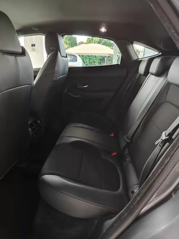 Jaguar E-Pace 2018 - 22500 EUR, 66000 km - AUTO.MOTO.pt - 66000km - foto 14 de 39
