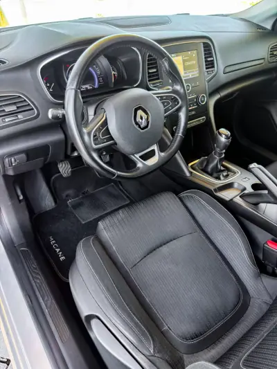 Renault Mégane 2018 - 11990 EUR, 133000 km - 133000km - foto 11 de 19