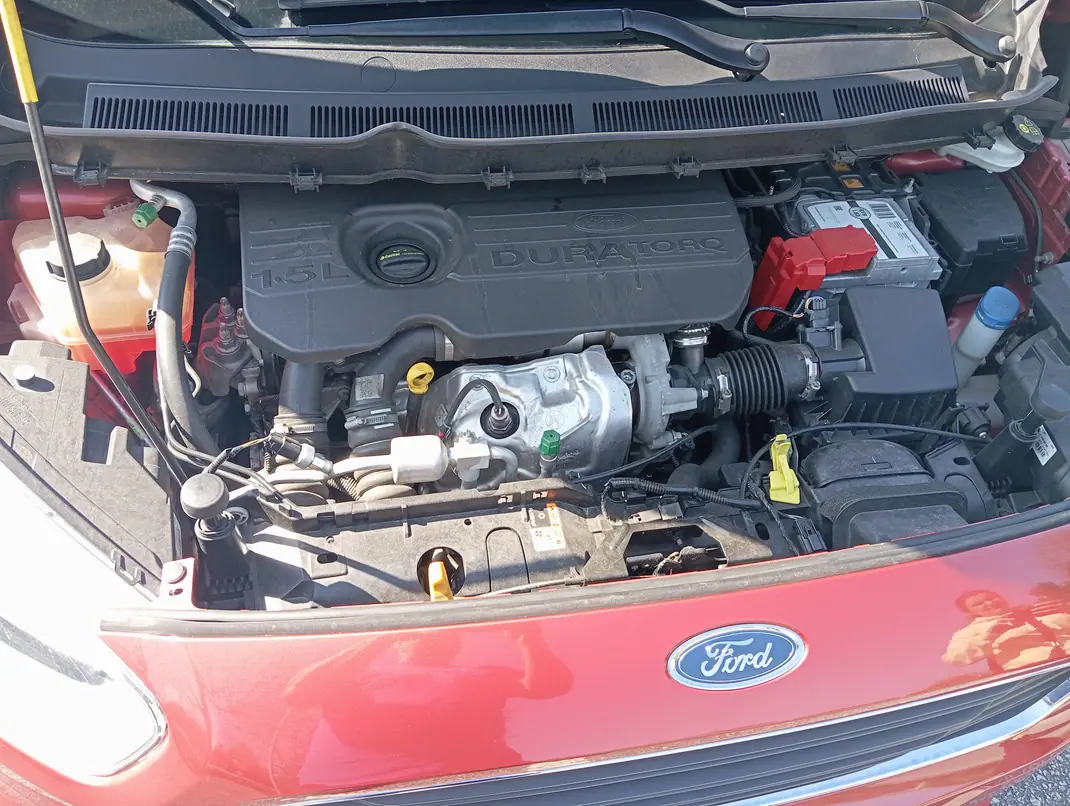 Ford Tourneo Courier 2017 - 10500 EUR, 122000 km - AUTO.MOTO.pt - 122000km - foto 5 de 13