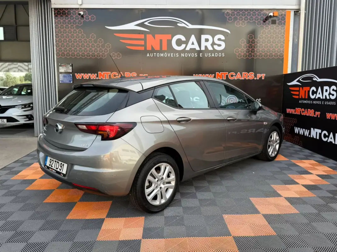 Opel Astra 2017 - 11900 EUR, 90715 km - AUTO.MOTO.pt - 90715km - foto 2 de 18