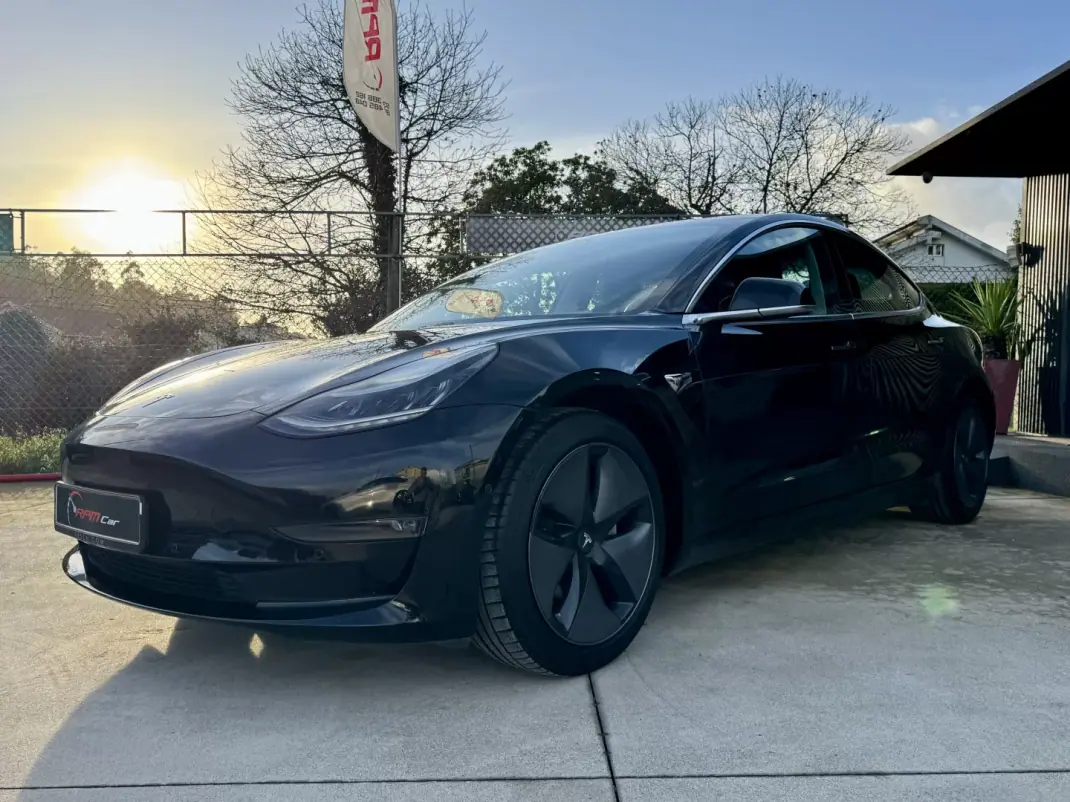 Tesla Model 3 2019 - 25999 EUR, 60000 km - AUTO.MOTO.pt - 60000km - foto 1 de 24