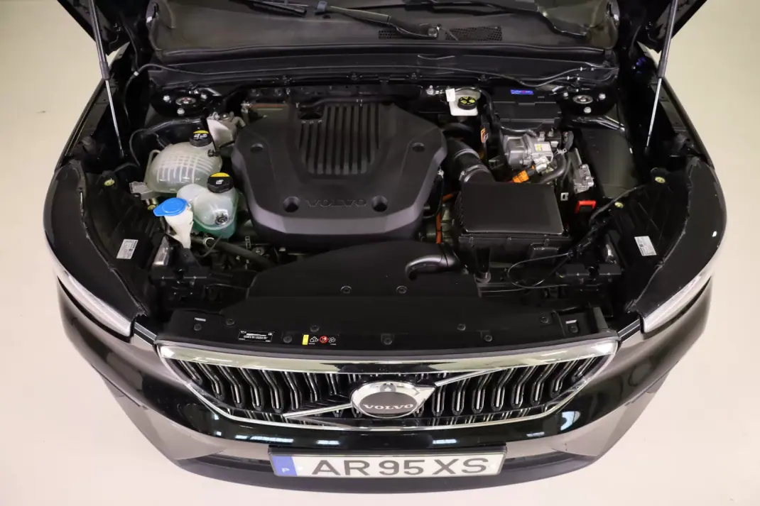 Volvo XC 40 2022 - 28990 EUR, 98750 km - AUTO.MOTO.pt - 98750km - foto 9 de 51