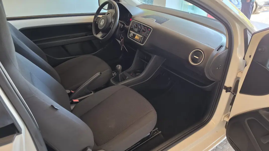 Volkswagen Up! 2016 - 8500 EUR, 79613 km - 79613km - foto 43 de 49