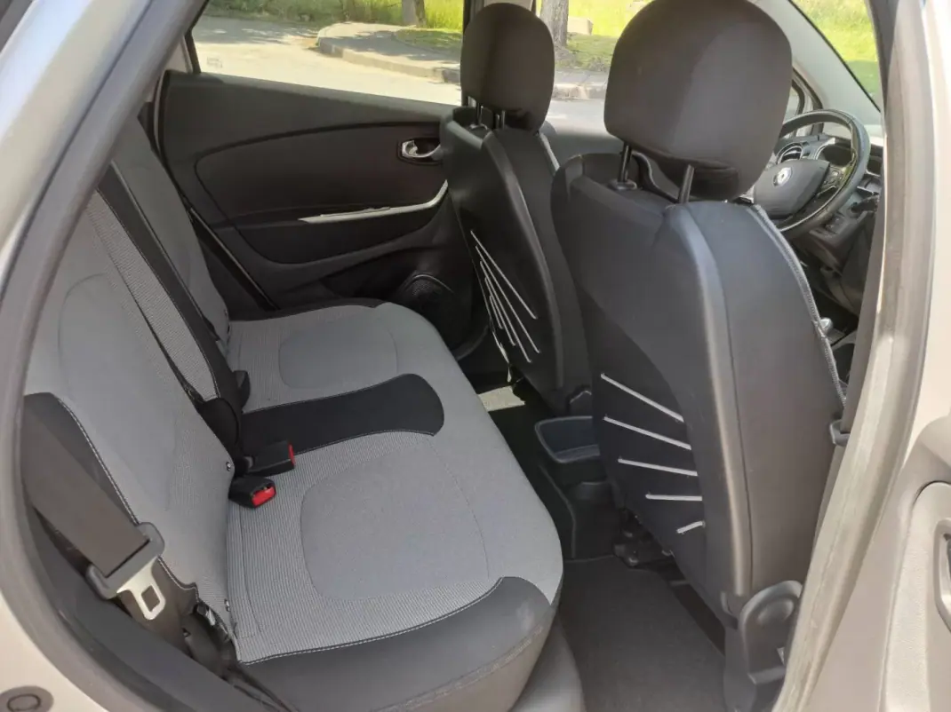 Renault Captur 2015 - 12500 EUR, 154000 km - AUTO.MOTO.pt - 154000km - foto 14 de 14
