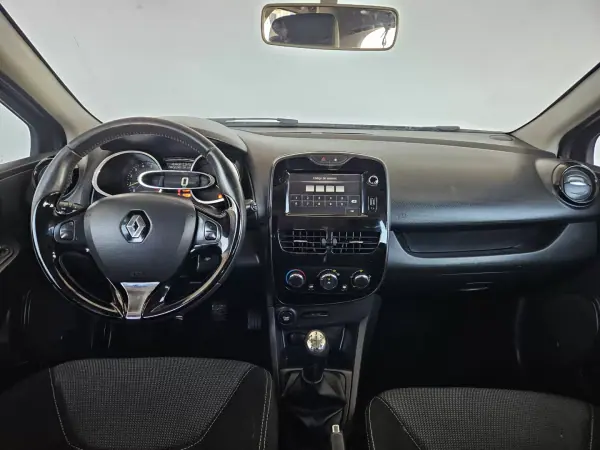 Renault Clio 2014 - 7250 EUR, 212000 km - AUTO.MOTO.pt - 212000km - foto 7 de 8