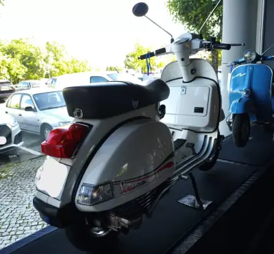 Piaggio Vespa 2013 - 5450 EUR, 9000 km - AUTO.MOTO.pt - 9000km - foto 4 de 6