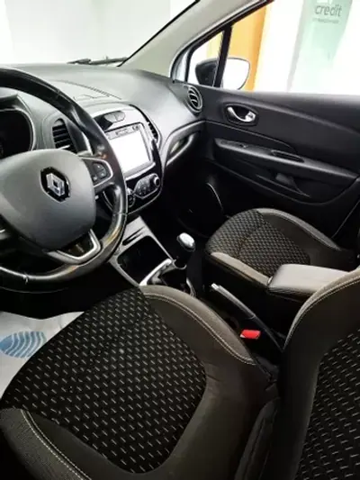 Renault Captur 2018 - 13750 EUR, 50000 km - AUTO.MOTO.pt - 50000km - foto 8 de 11