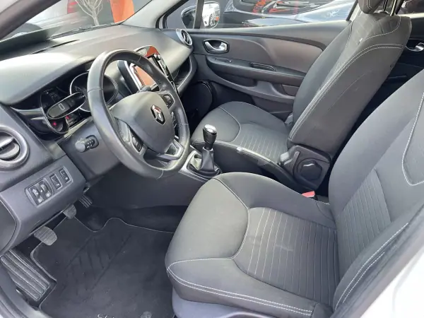 Renault Clio Break 2016 - 12950 EUR, 138423 km - AUTO.MOTO.pt - 138423km - foto 8 de 12