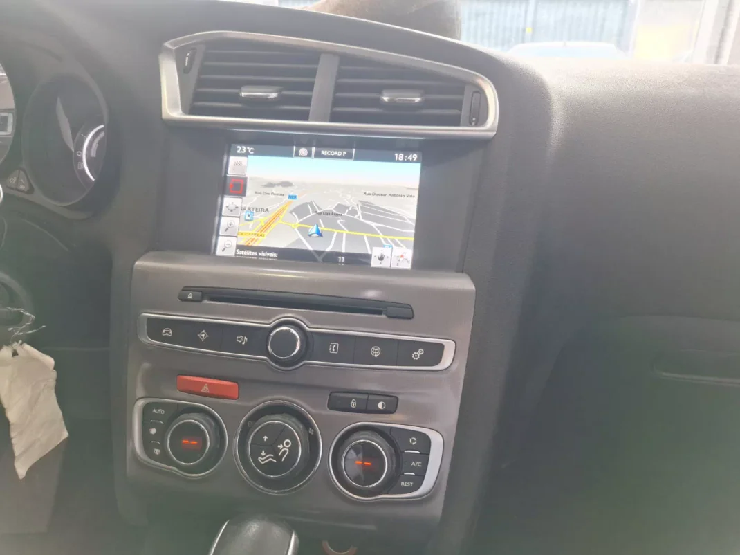 Citroën C4 2016 - 9900 EUR, 131000 km - AUTO.MOTO.pt - 131000km - foto 2 de 18