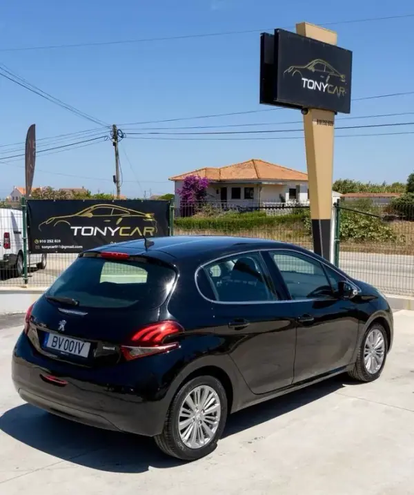 Peugeot 208 2015 - 9990 EUR, 152900 km - AUTO.MOTO.pt - 152900km - foto 23 de 24