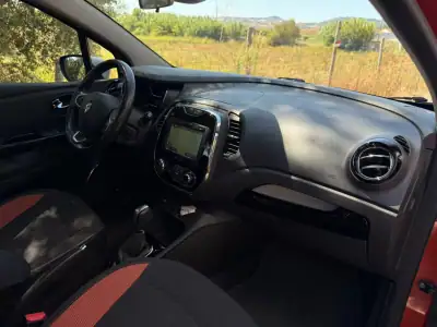 Renault Captur 2016 - 11900 EUR, 102000 km - AUTO.MOTO.pt - 102000km - foto 10 de 50