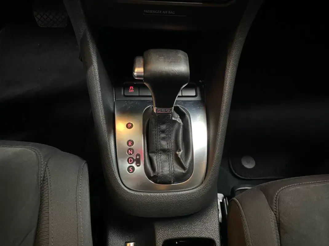 Volkswagen Golf Variant 2008 - 7950 EUR, 267609 km - AUTO.MOTO.pt - 267609km - foto 15 de 20