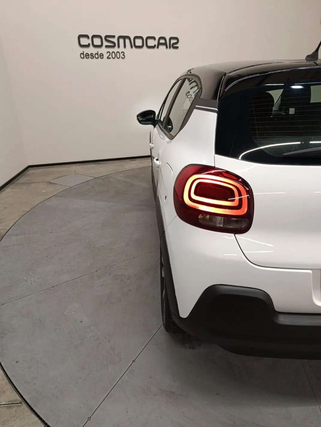 Citroën C3 2019 - 10400 EUR, 82650 km - AUTO.MOTO.pt - 82650km - foto 12 de 13