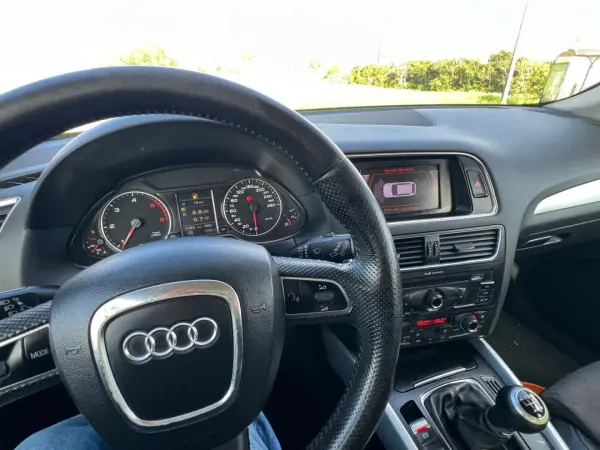 Audi Q5 Sportback 2011 - 9999 EUR, 270000 km - AUTO.MOTO.pt - 270000km - foto 5 de 6