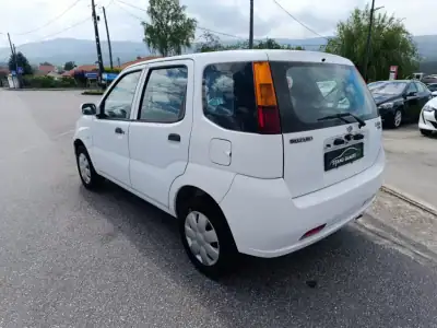 Suzuki Ignis 2004 - 2500 EUR, 216000 km - AUTO.MOTO.pt - 216000km - foto 8 de 15