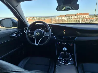 Alfa Romeo Giulia 2018 - 19990 EUR, 123965 km - AUTO.MOTO.pt - 123965km - foto 9 de 17