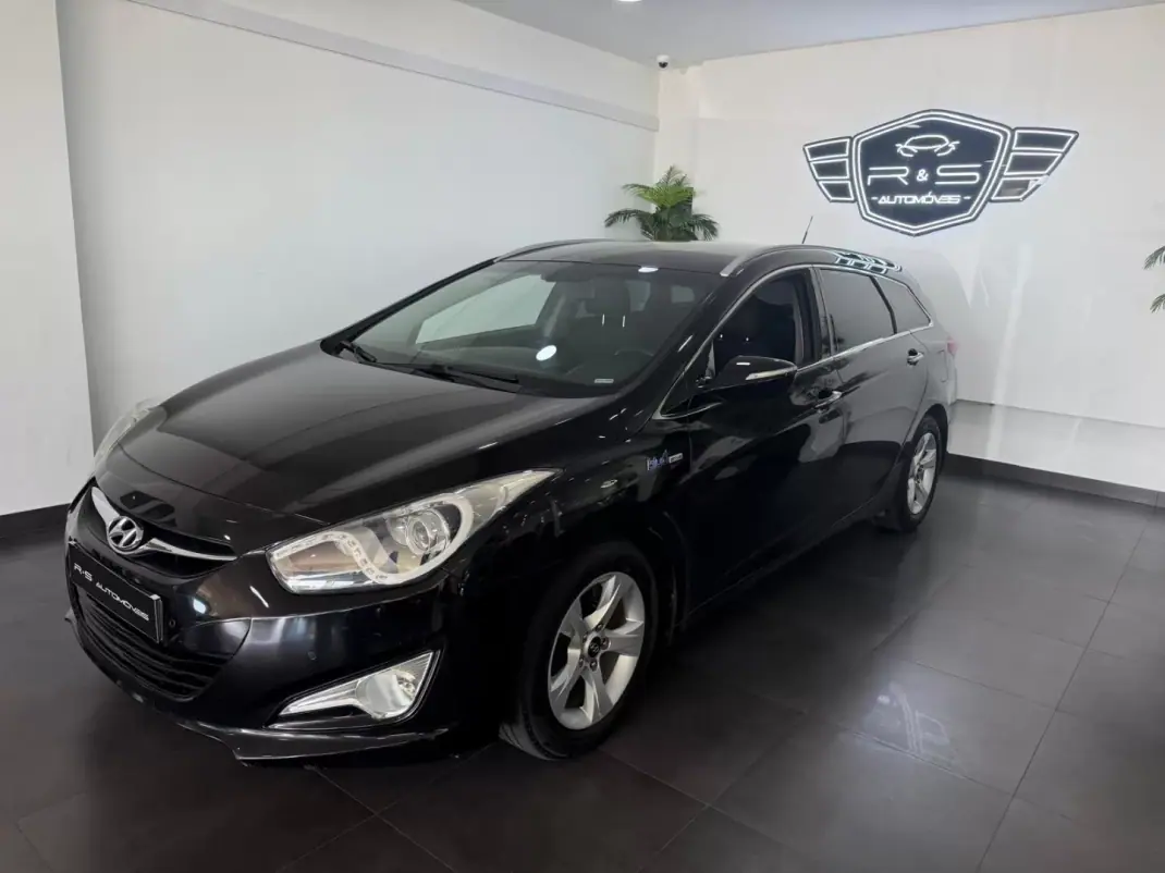 Hyundai i40 SW 2012 - 11000 EUR, 230000 km - AUTO.MOTO.pt - 230000km - foto 3 de 15