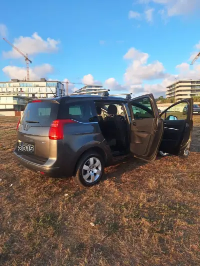 Peugeot 5008 2015 - 8490 EUR, 225000 km - AUTO.MOTO.pt - 225000km - foto 10 de 10