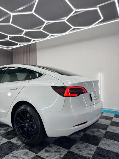 Tesla Model 3 2020 - 23750 EUR, 66000 km - AUTO.MOTO.pt - 66000km - foto 6 de 22