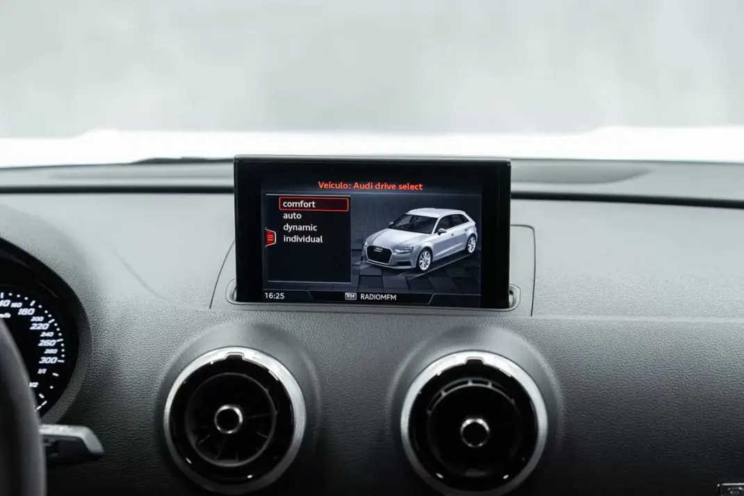 Audi RS3 Sportback 2019 - 49950 EUR, 76000 km - AUTO.MOTO.pt - 76000km - foto 26 de 40