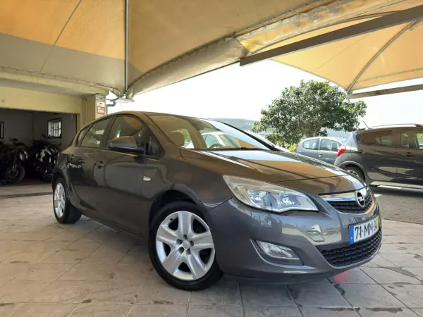 Opel Astra 2011 - 6450 EUR, 250730 km - AUTO.MOTO.pt - 250730km - foto 10 de 26