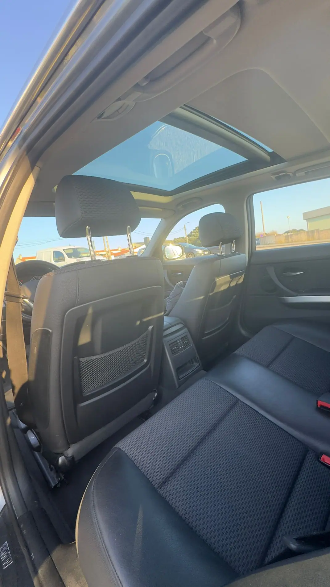 BMW 318 2010 - 7750 EUR, 350000 km - AUTO.MOTO.pt - 350000km - foto 6 de 11