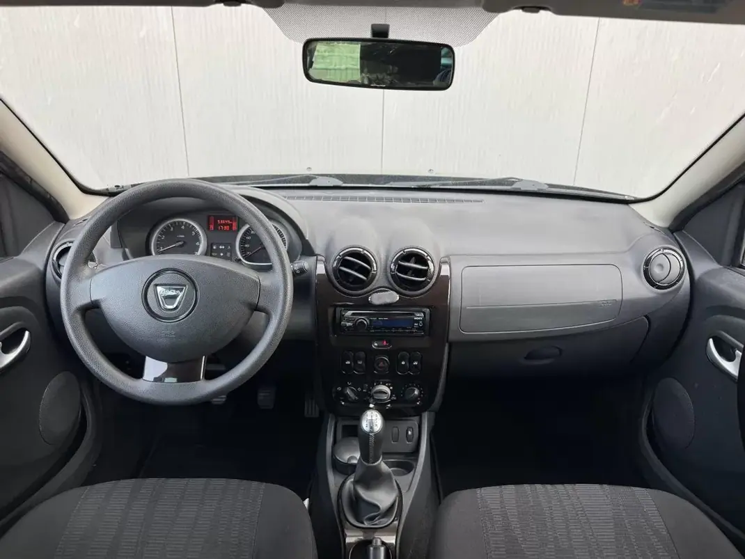 Dacia Duster 2010 - 10950 EUR, 50000 km - AUTO.MOTO.pt - 50000km - foto 9 de 17