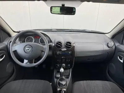 Dacia Duster 2010 - 10950 EUR, 50000 km - AUTO.MOTO.pt - 50000km - foto 9 de 17