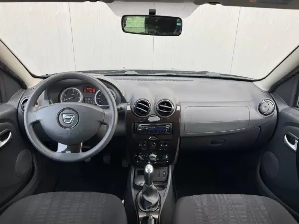 Dacia Duster 2010 - 9950 EUR, 50000 km - AUTO.MOTO.pt - 50000km - foto 9 de 17