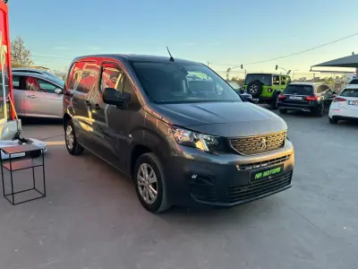 Peugeot PARTNER GIRAFON 2020 - 12990 EUR, 80000 km - AUTO.MOTO.pt - 80000km - foto 6 de 16