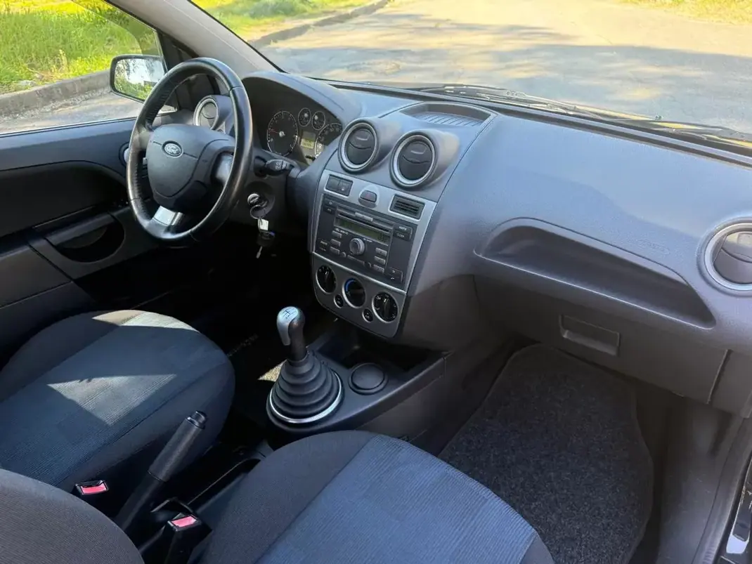 Ford Fiesta 2008 - 5700 EUR, 82000 km - AUTO.MOTO.pt - 82000km - foto 12 de 23